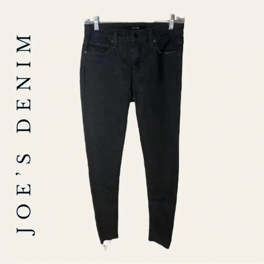 0834. JOE’S BLACK DENIM JEANS SIZE 26 RAW‎ HEMS